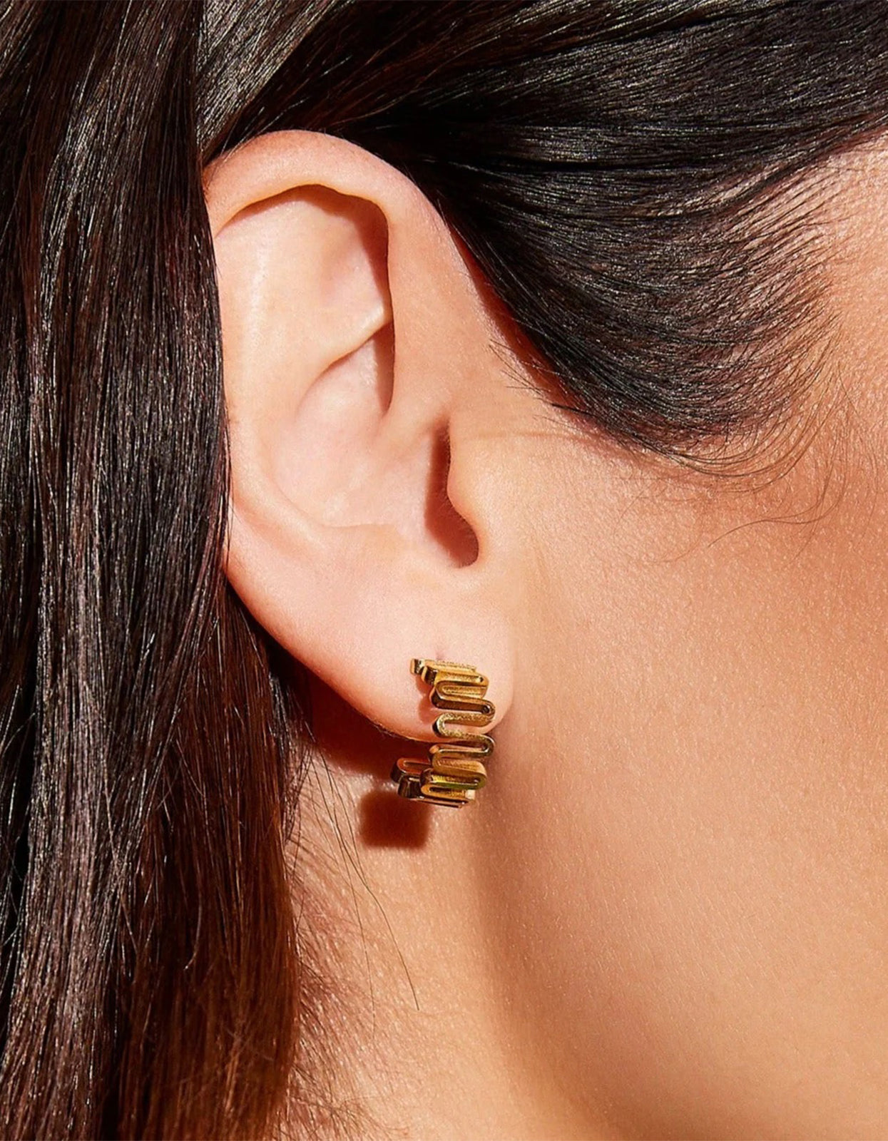 Leigh Wavy Hoops - Gold