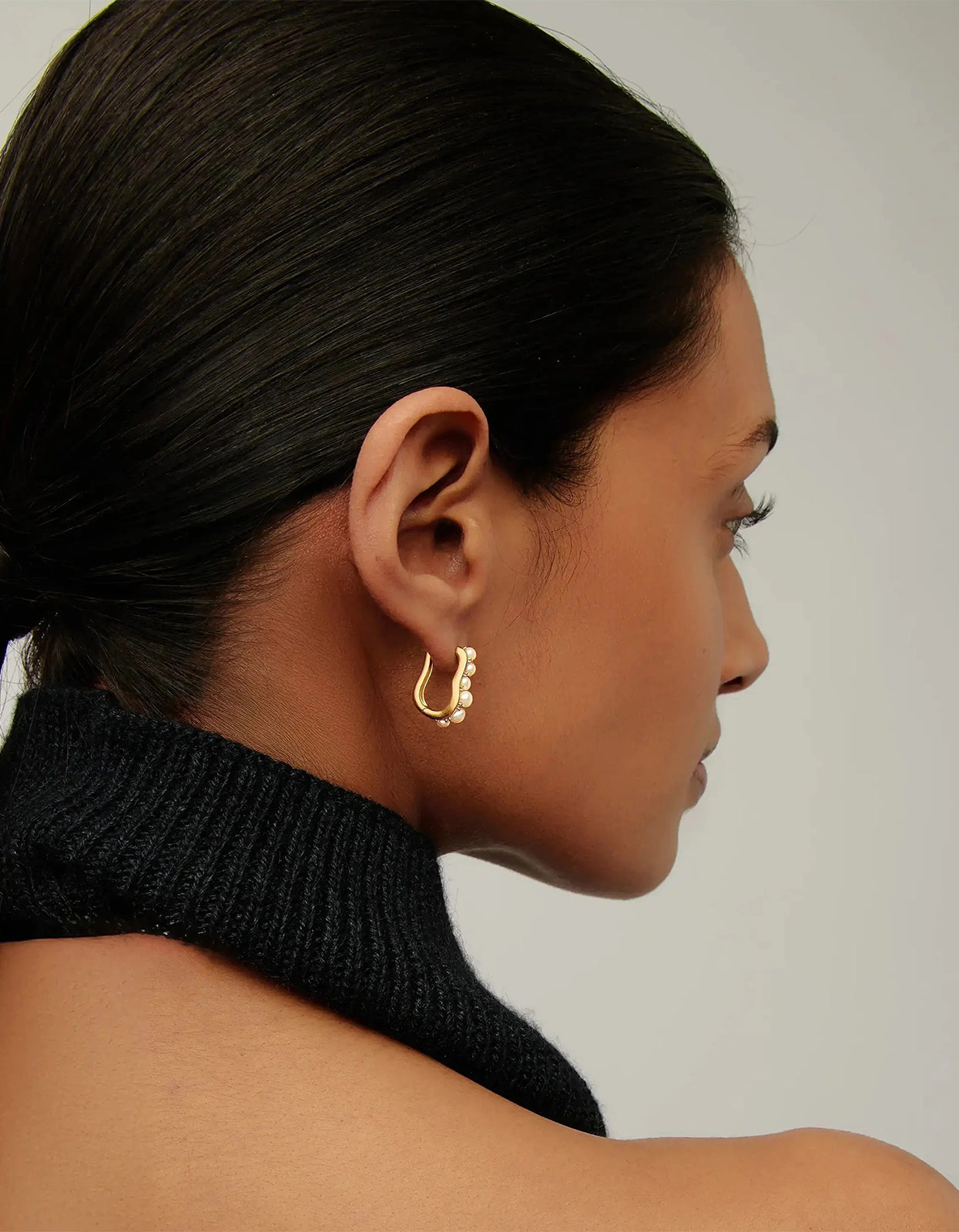 Pearl Wave Small Hoop Earrings - Gold