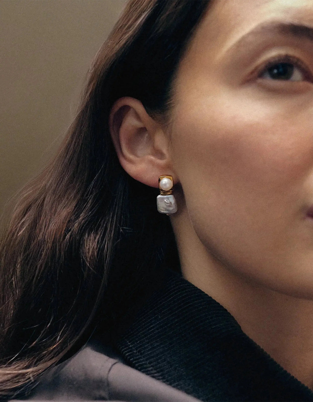 Square Pearl Stud Earrings - Gold