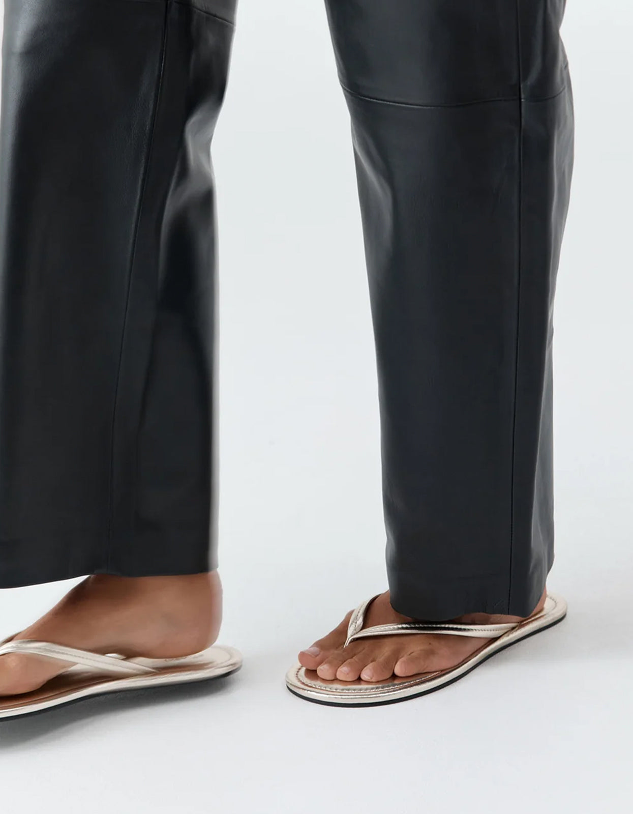 Thong Detail Slide - Soft Gold