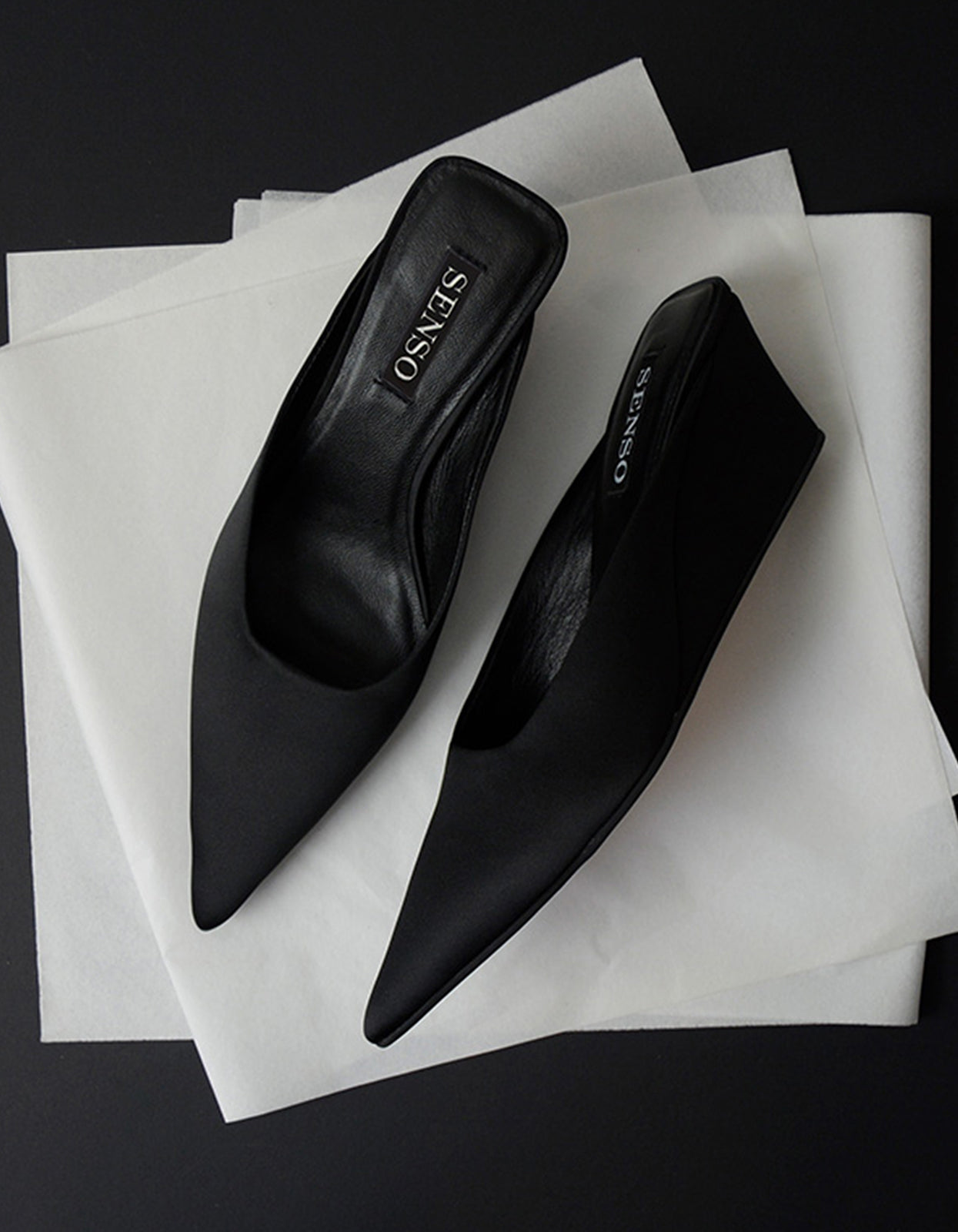 Uriela Heel - Ebony