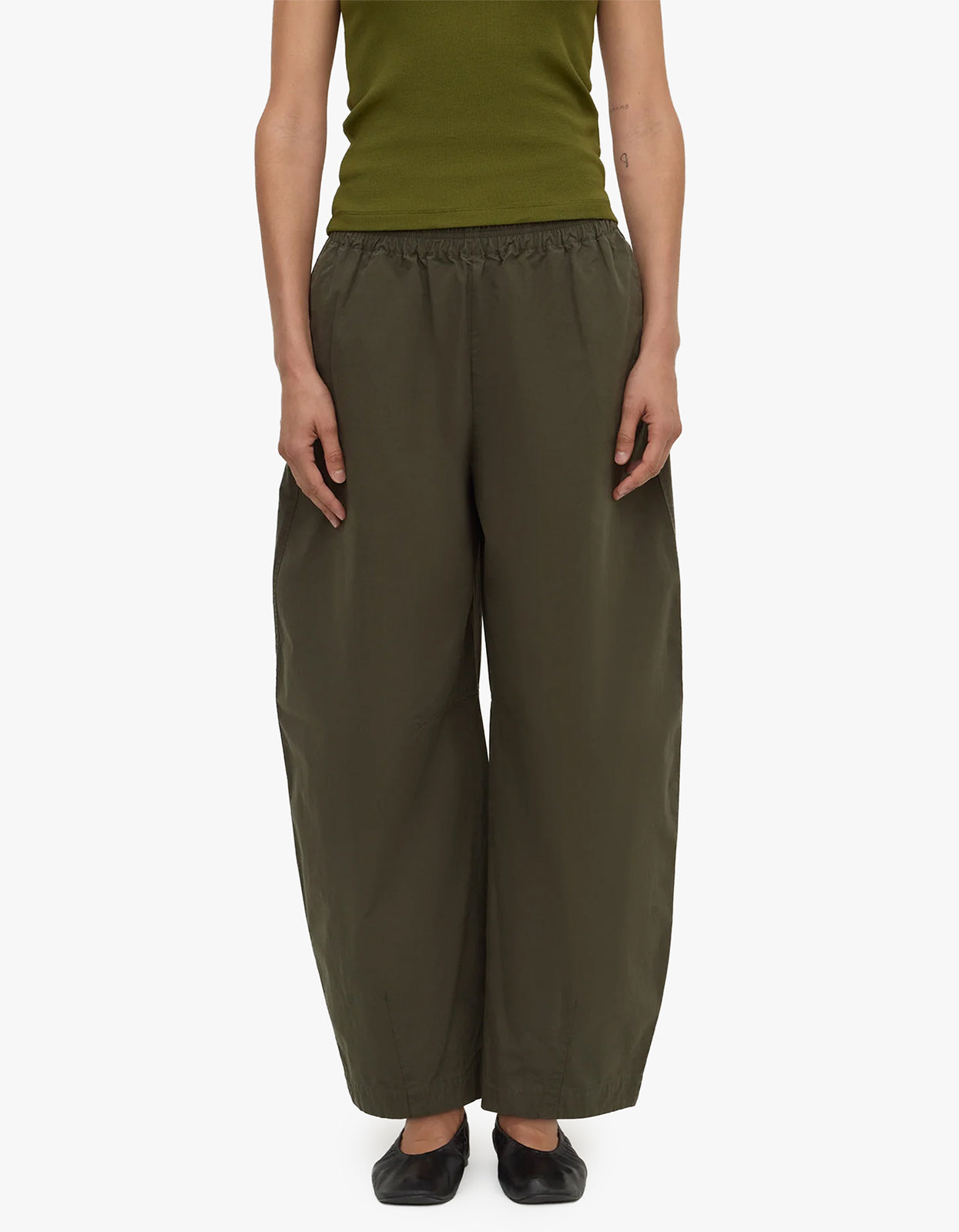 Lola Barrel Pant - Dark Military