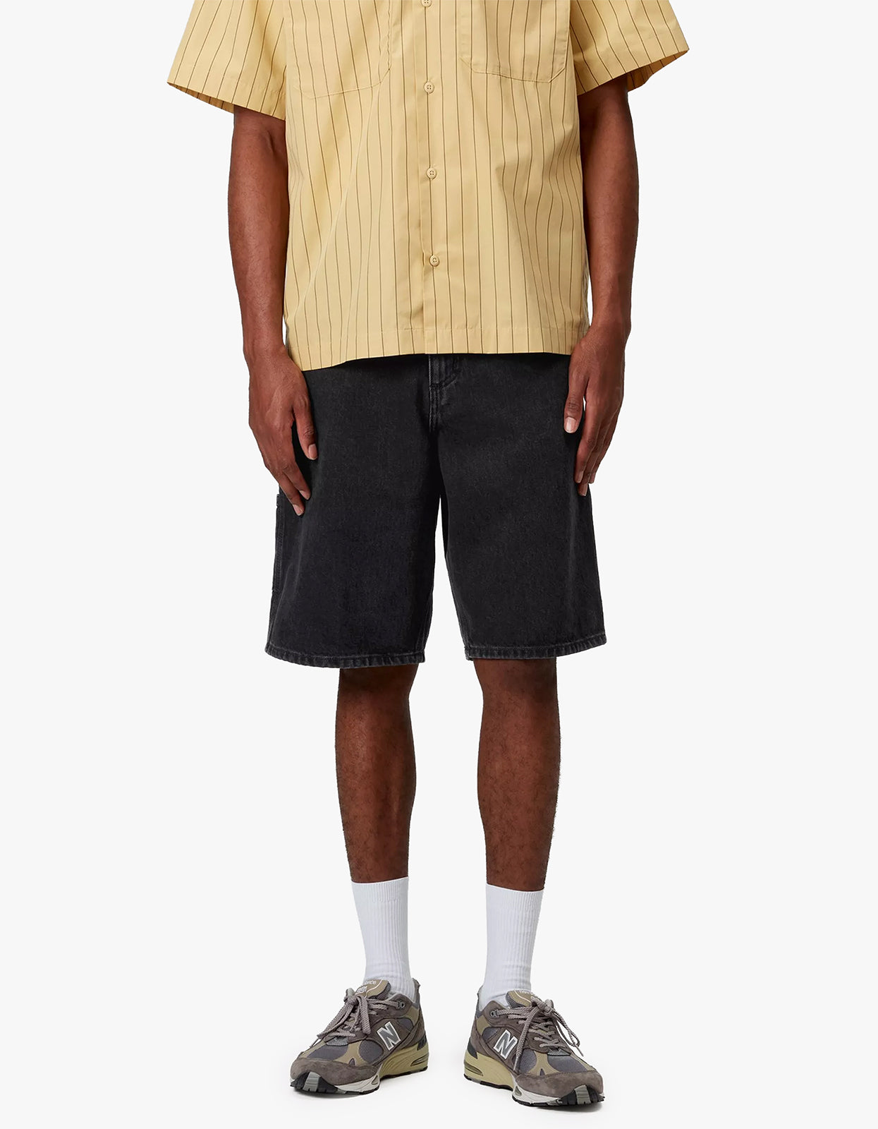 Single Knee Short - Black Garment Dyed