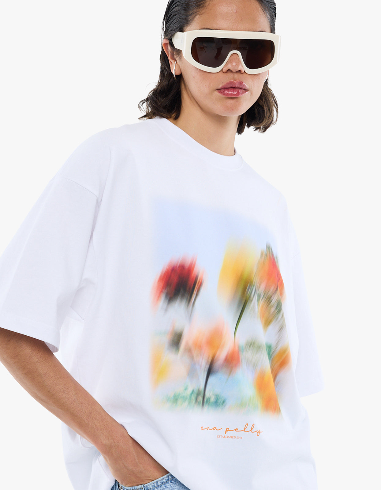 Blurred Daisy Frame Tee - Vintage White