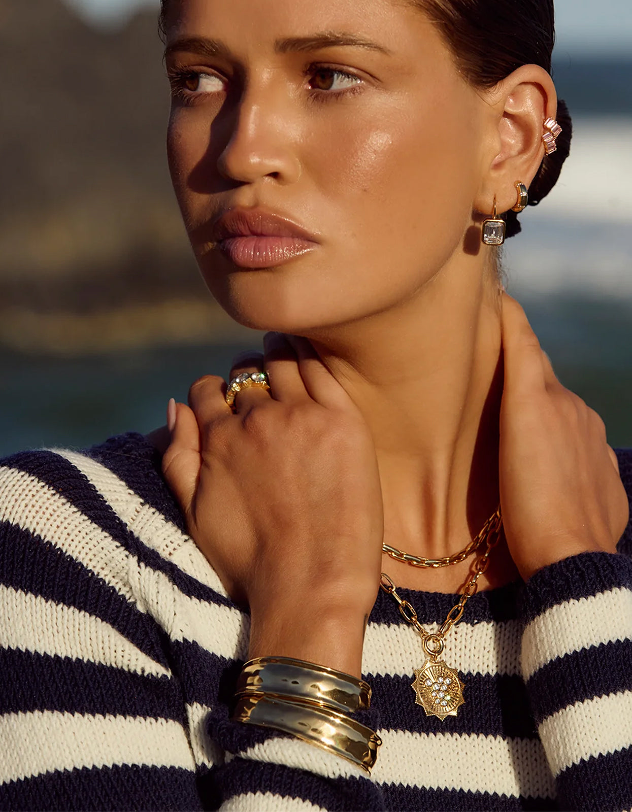 Lumiere Hooks Earrings - Gold