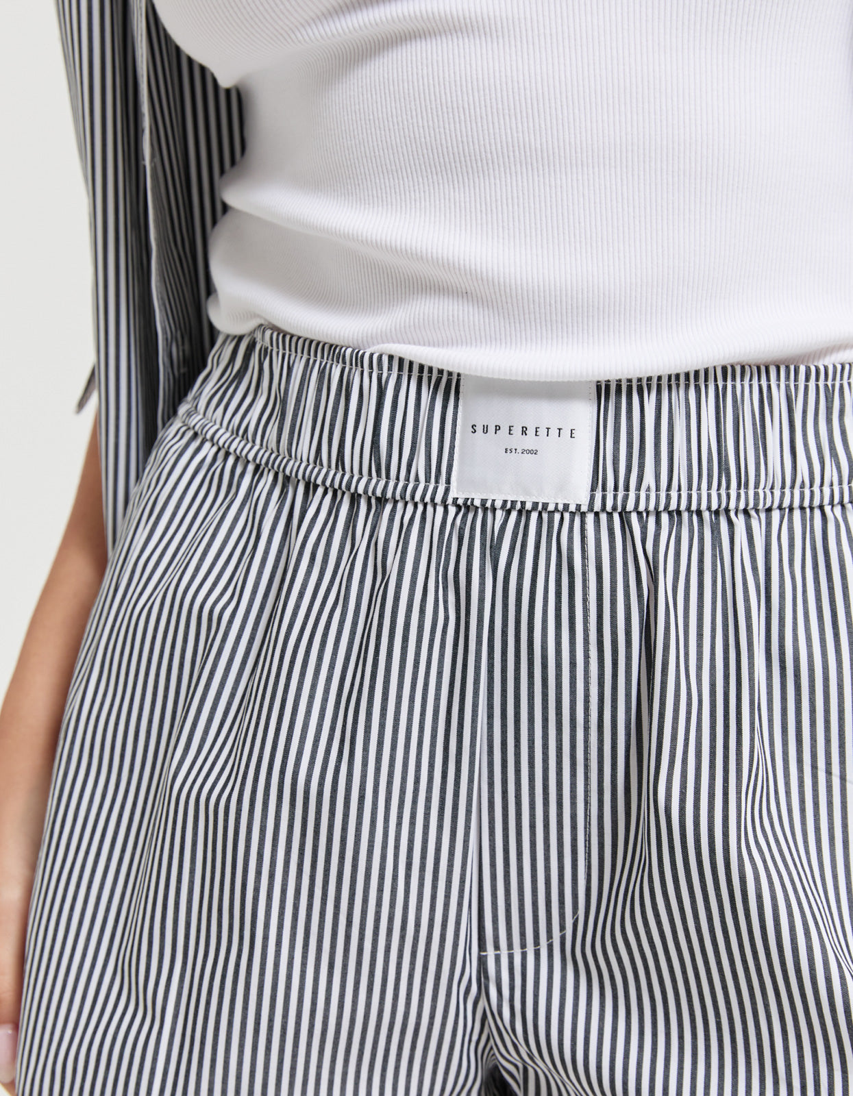 Nomad Short - Black/White