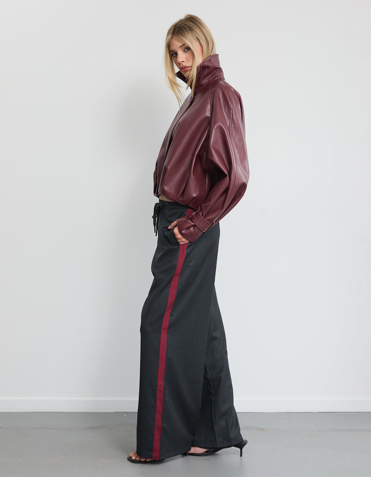 Ives Pant - Grey/Red