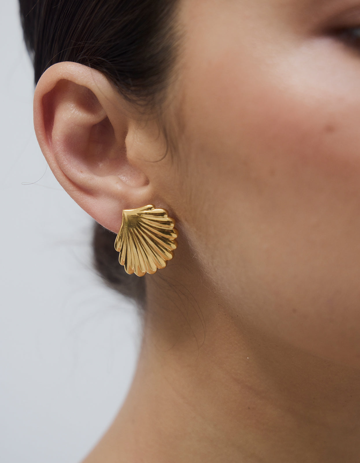 Clam Earring - Gold