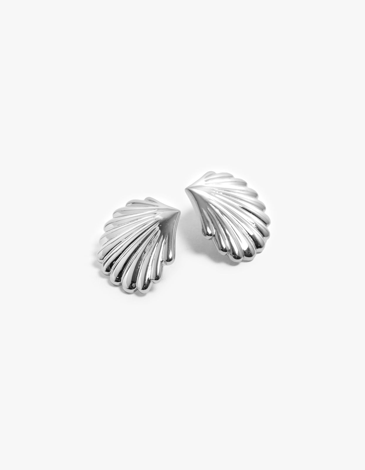 Clam Earring - Silver