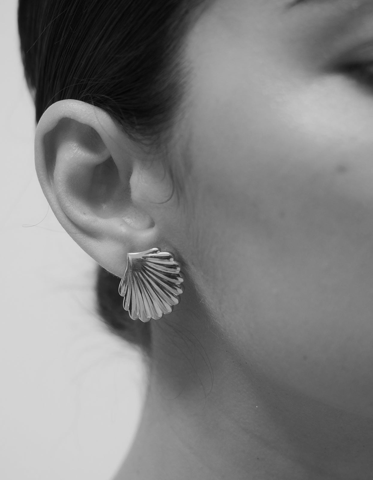 Clam Earring - Silver