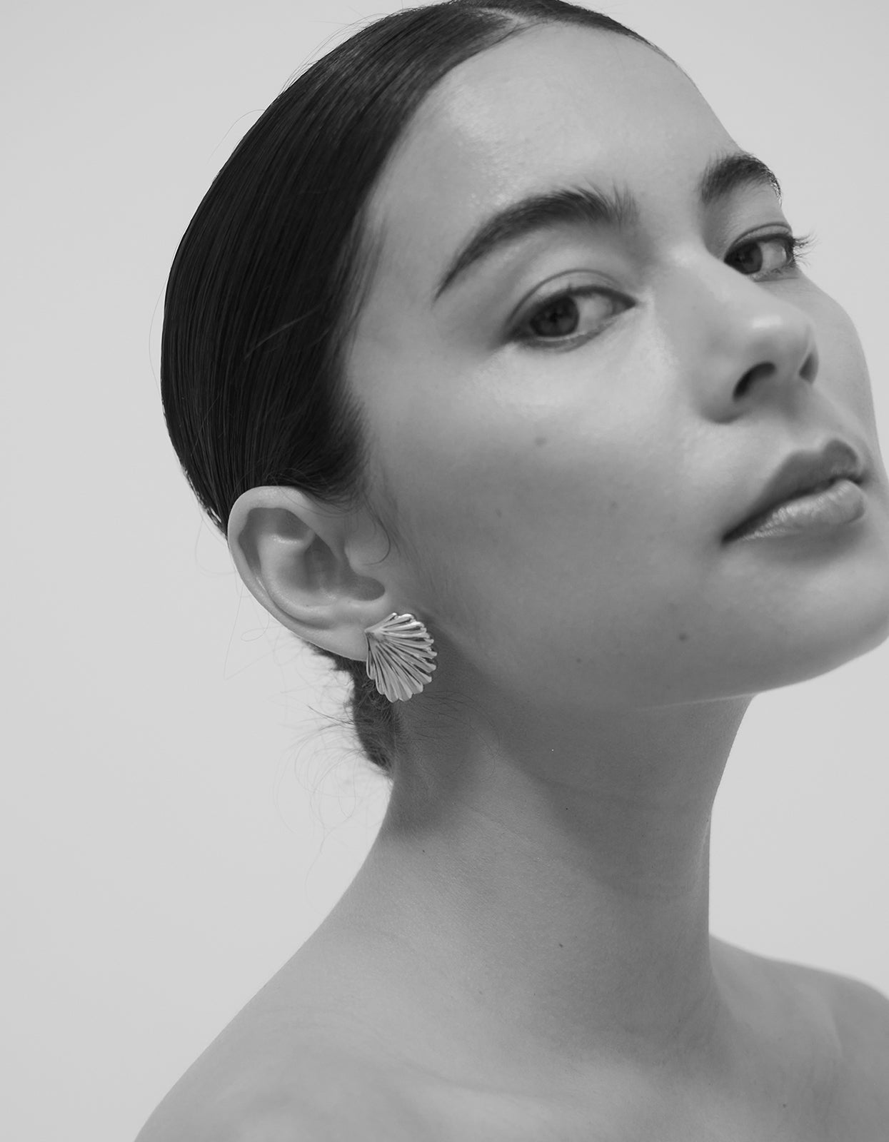 Clam Earring - Silver