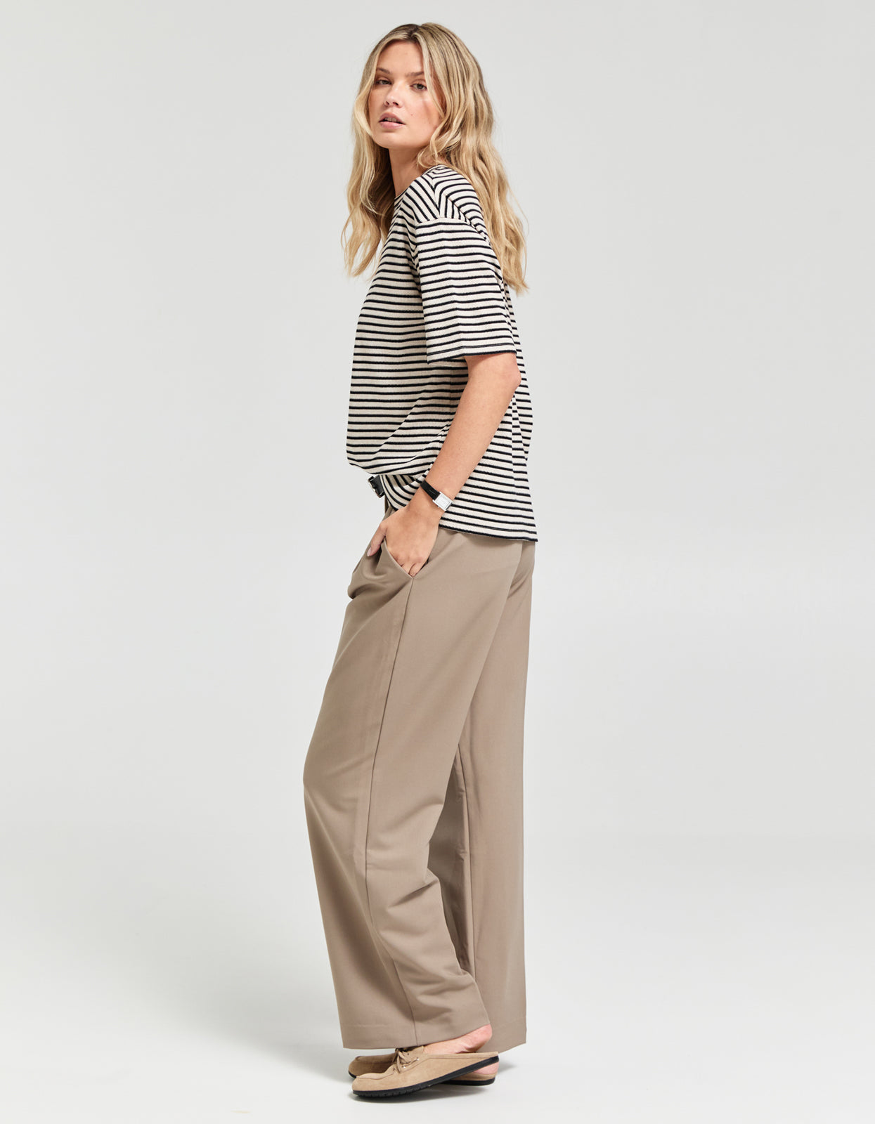 Lotus Tee - Black/Oat