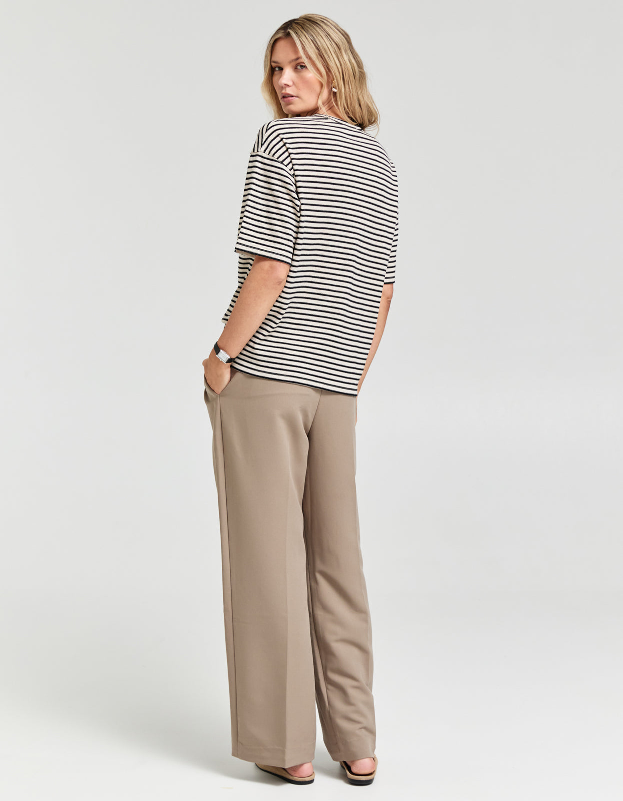 Lotus Tee - Black/Oat