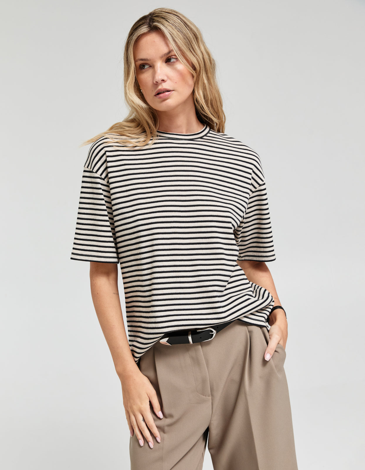 Lotus Tee - Black/Oat