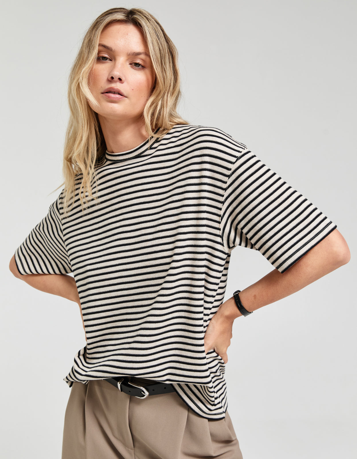 Lotus Tee - Black/Oat