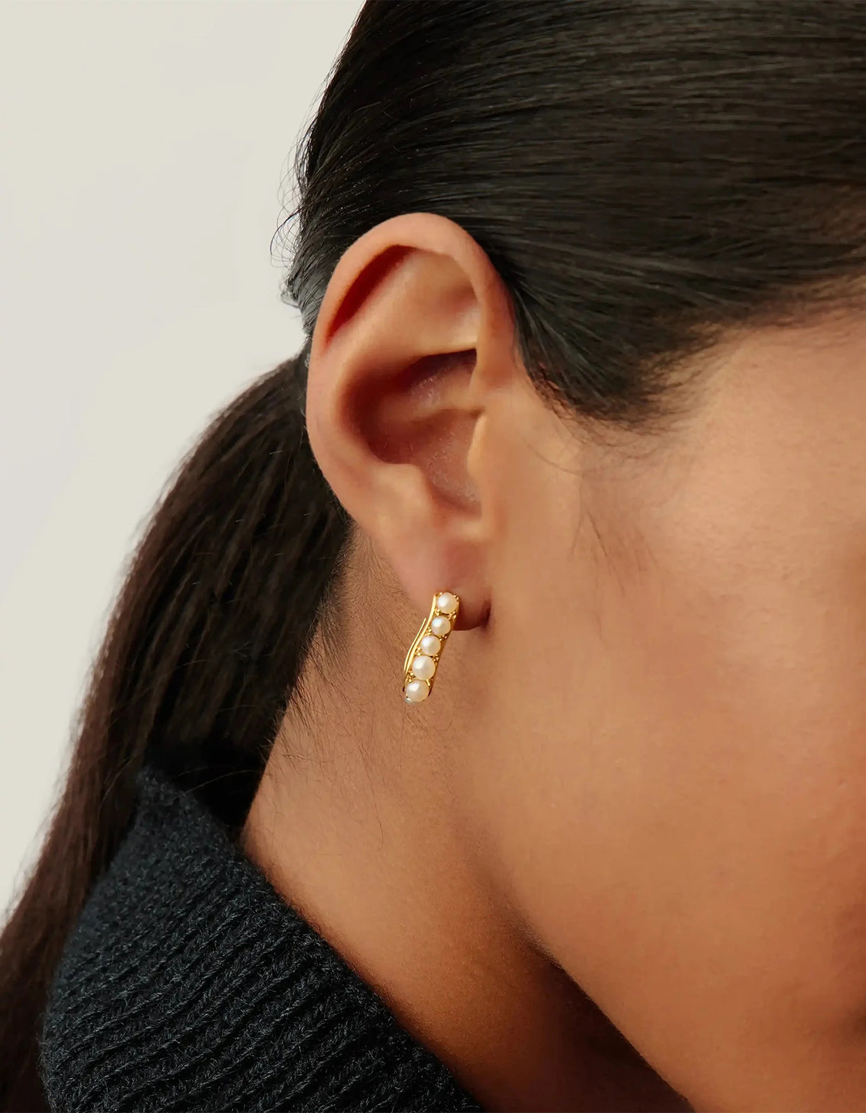 Pearl Wave Small Hoop Earrings - Gold