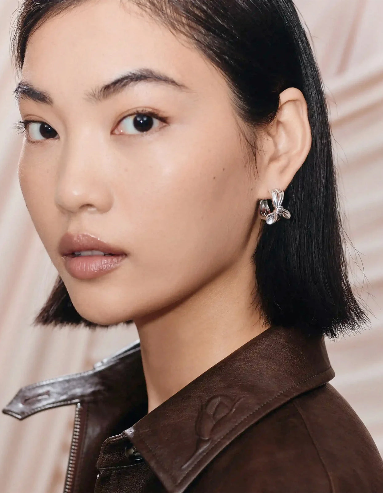 Mark Gong Bow Hoop Earrings - Silver