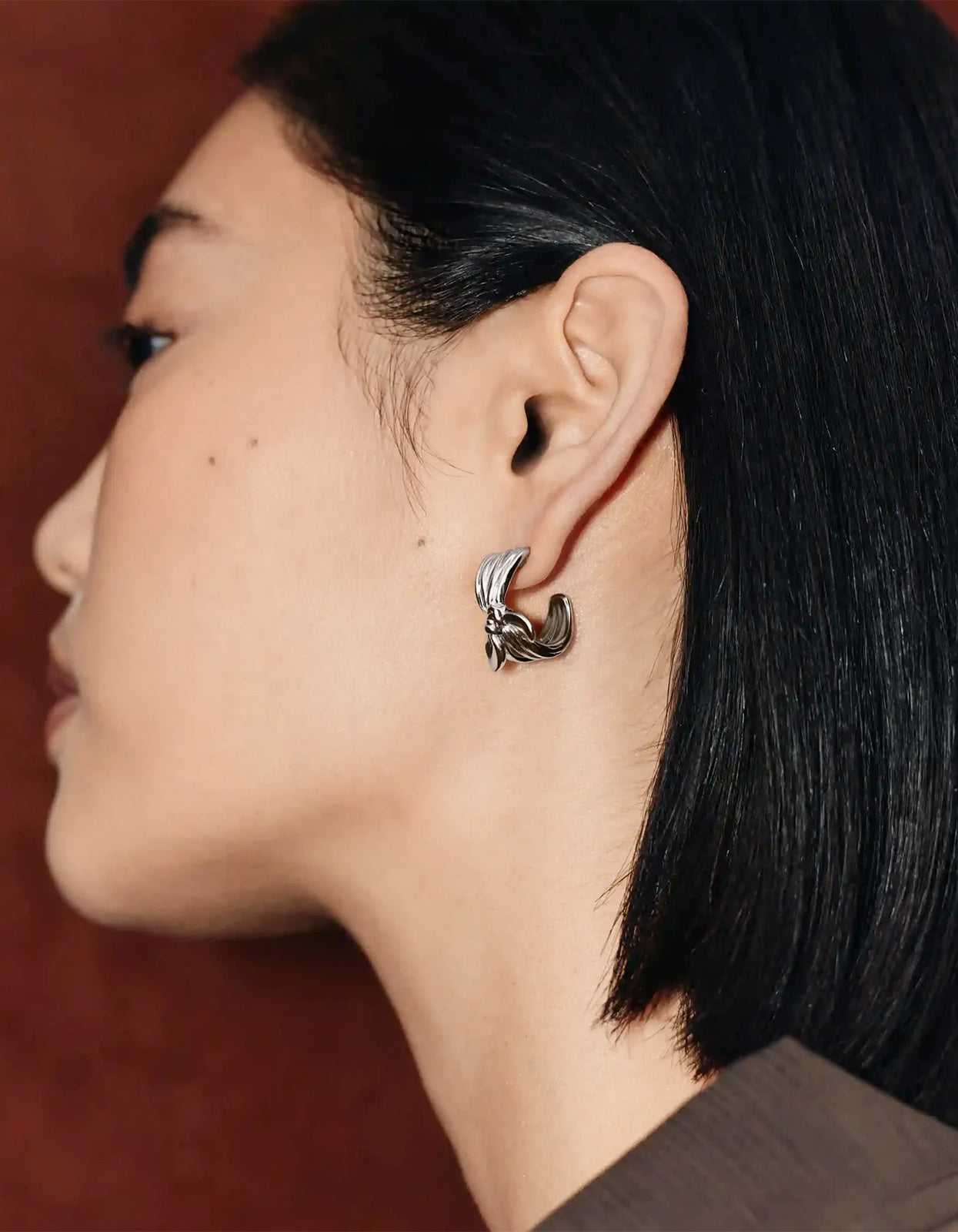 Mark Gong Bow Hoop Earrings - Silver