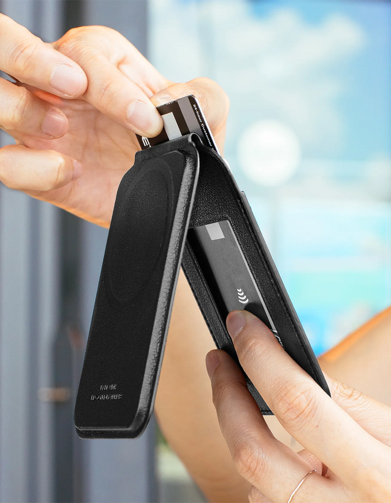 Active Wallet Stand - Black