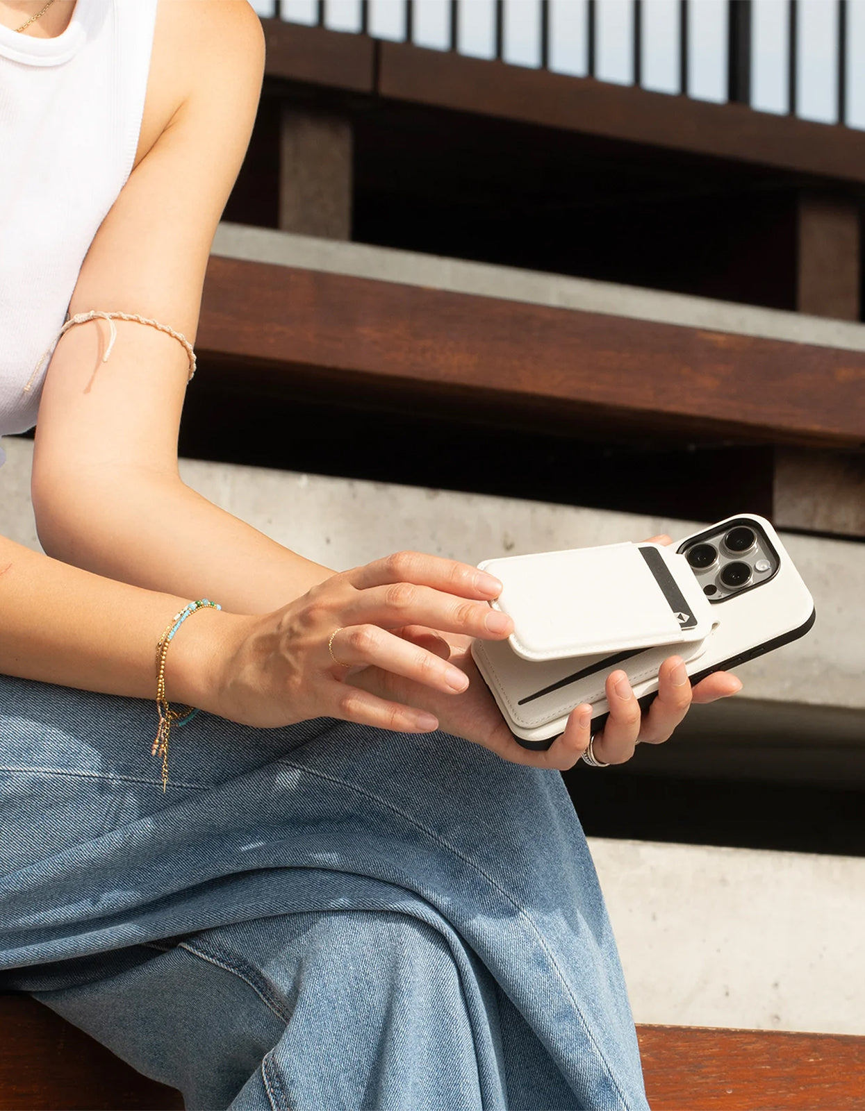 Active Wallet Stand - Sandstone