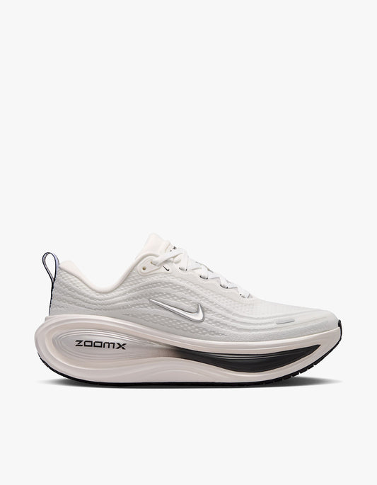 Nike Vomero Plus Essentials - Summit White/Metallic Silver-Sail