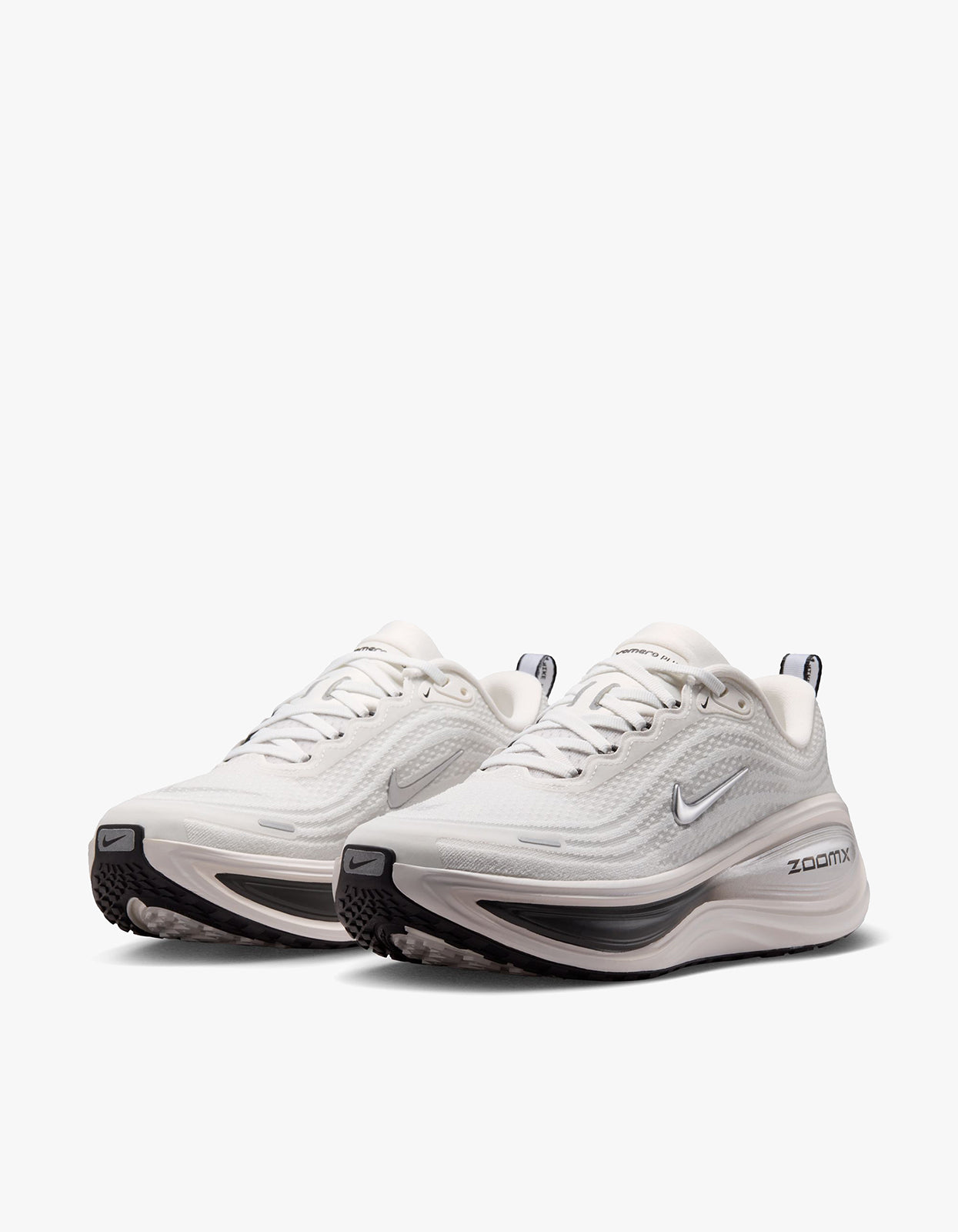 Nike Vomero Plus Essentials - Summit White/Metallic Silver-Sail