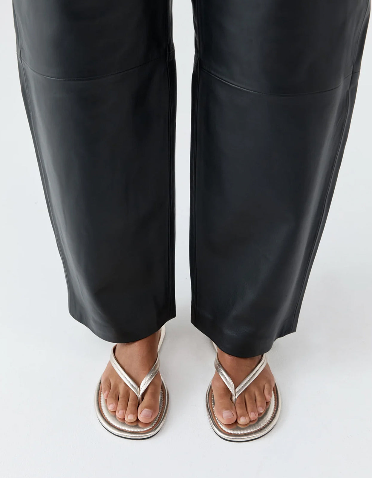 Thong Detail Slide - Soft Gold