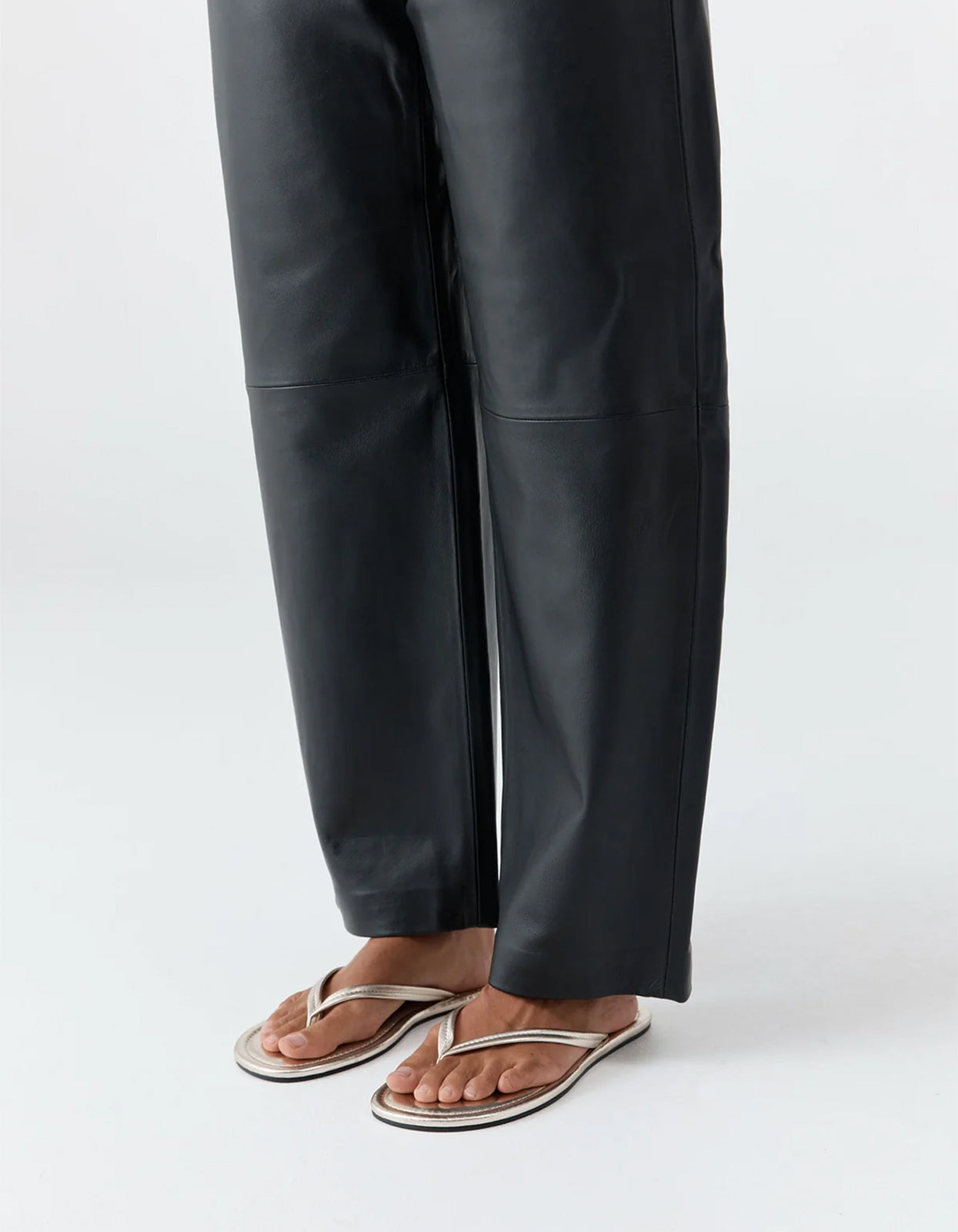 Thong Detail Slide - Soft Gold