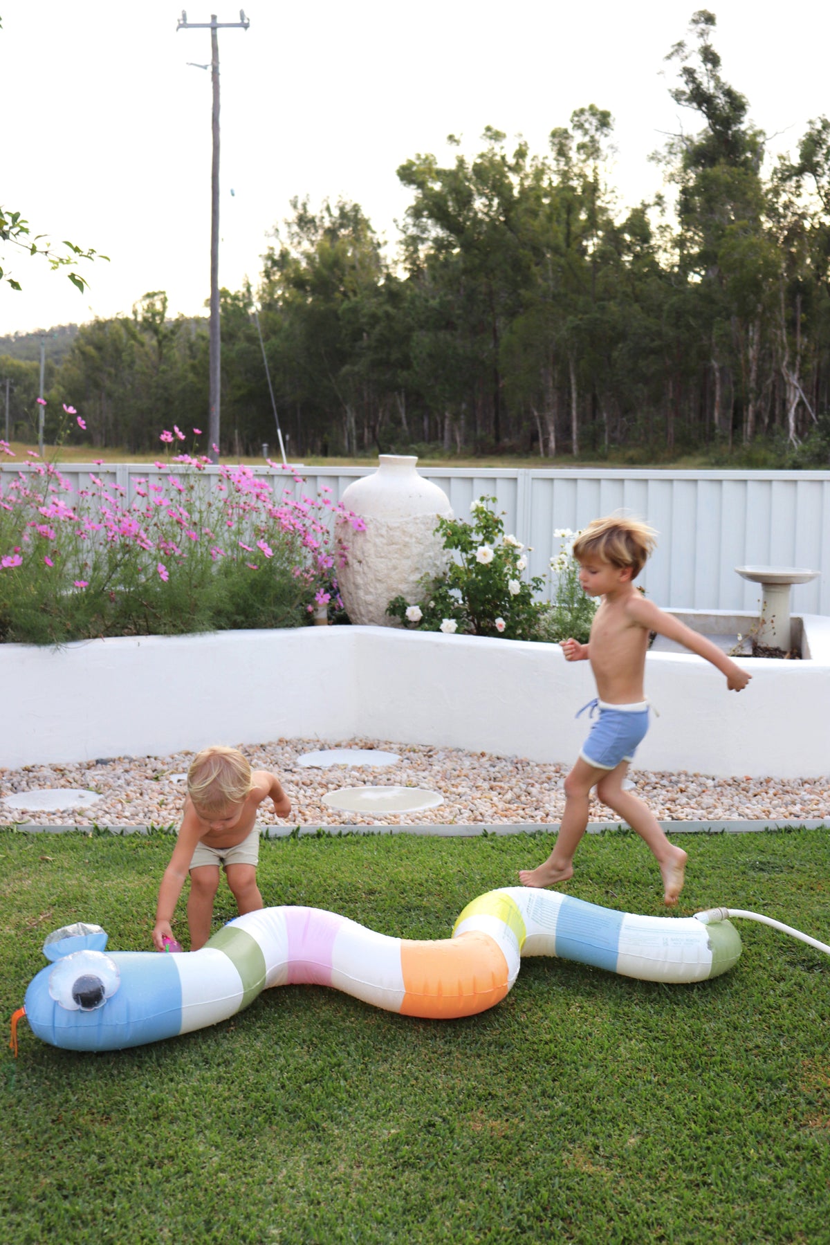 Inflatable Sprinkler - Into The Wild Multi