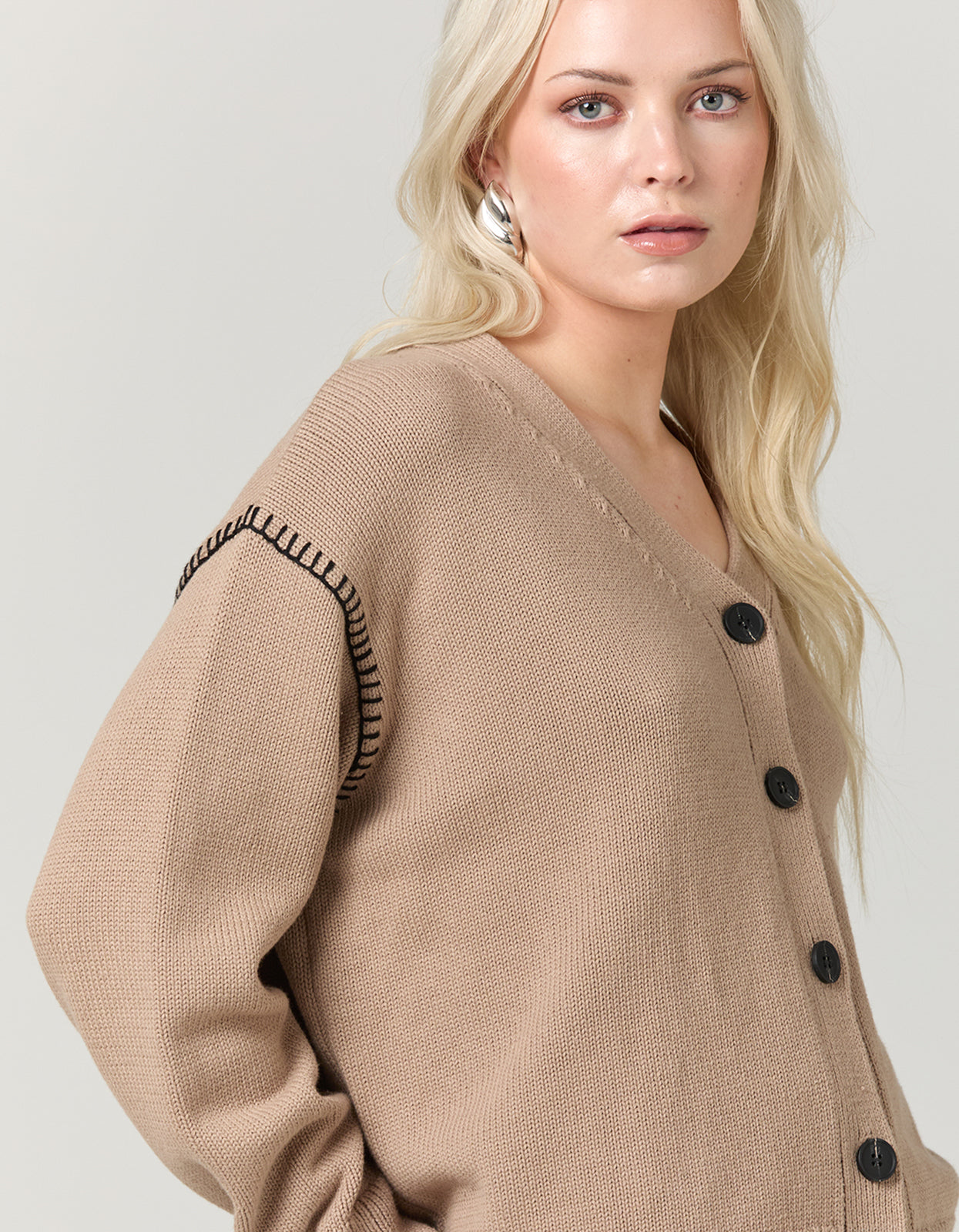 Beige knit cardigan #74 store The new trend is exclusive, the temperament is simple