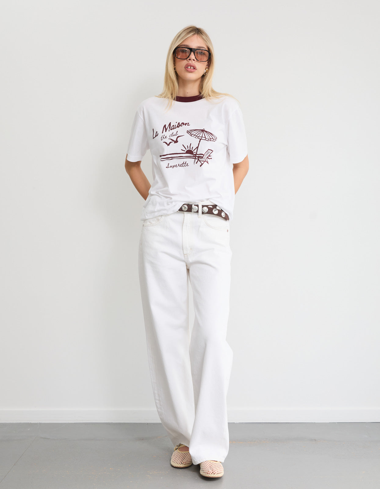 Maison Tee - White/Burgundy