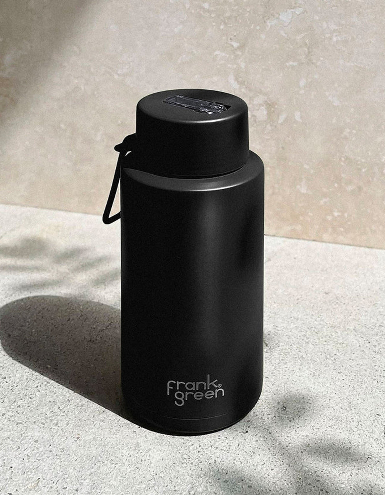 https://superette.co.nz/cdn/shop/products/34oz-reusable-bottle-midnight-fgr935729800-0670820001680583552.jpg?v=1684469622&height=1600